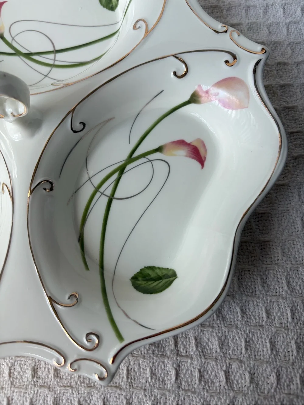 J & S Imports Santino Collection 3-Compartment Serving Dish with Pink Flowers
